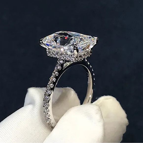 Emerald cut engagement Rings 2 size 7 - Picture 2 of 13